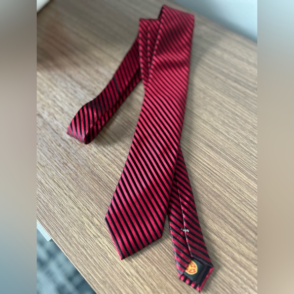 English Laundry 100% Silk Red & Black Striped Tie by Designer Christopher Wicks - Picture 7 of 12